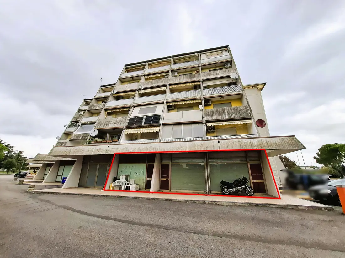 Fabbricati Costruiti Per Esigenze Commerciali · Latisana