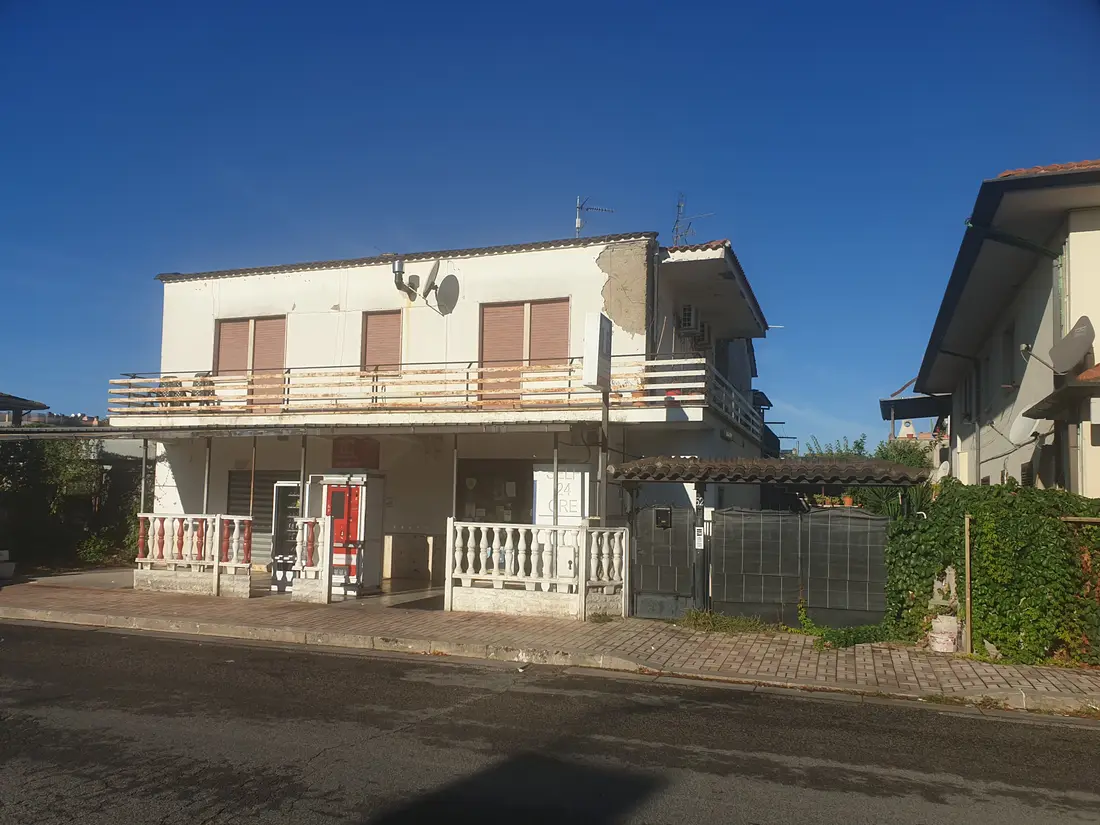 Negozi, Botteghe · Latina
