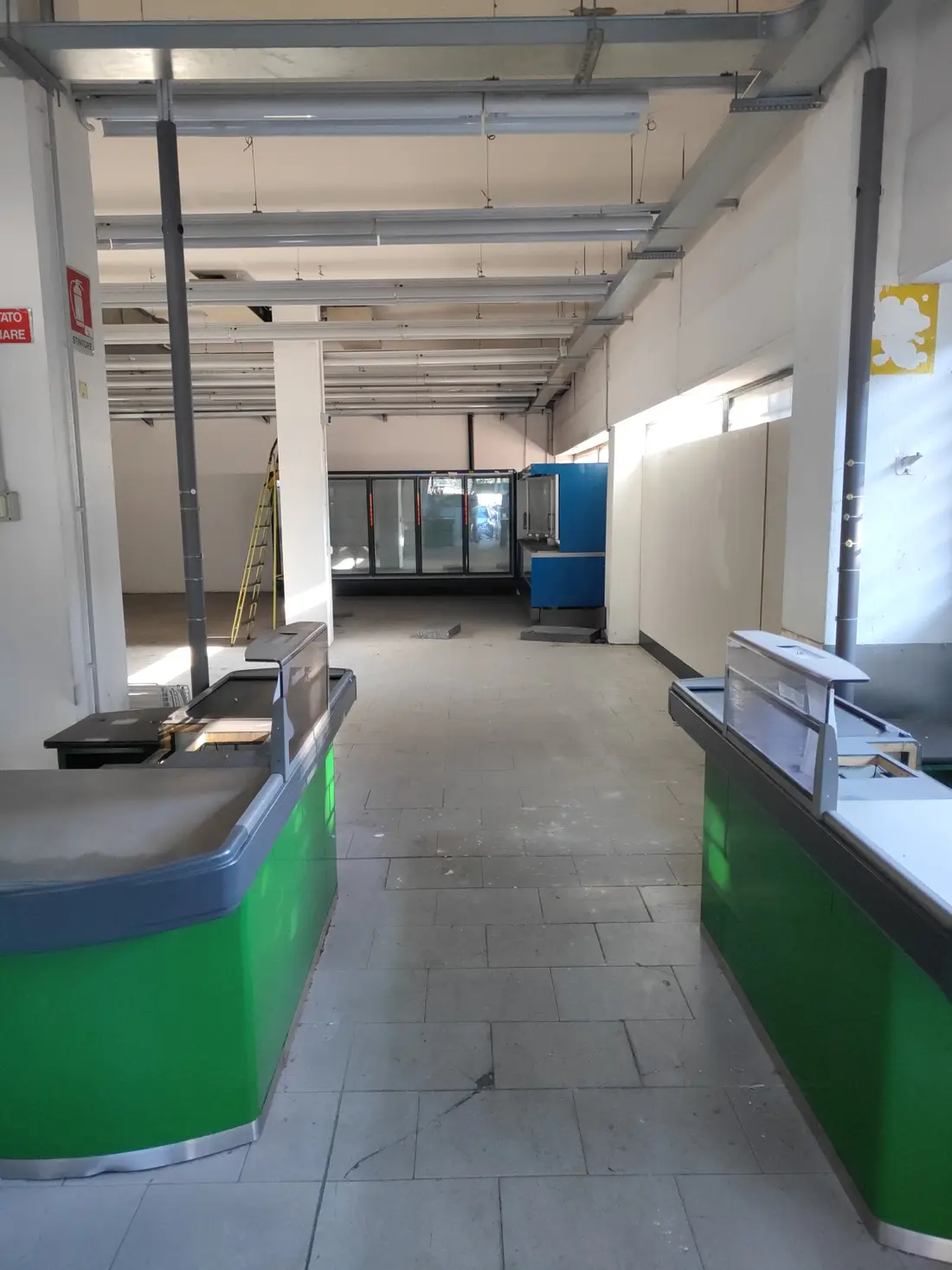 Fabbricati Costruiti Per Esigenze Commerciali · Erba