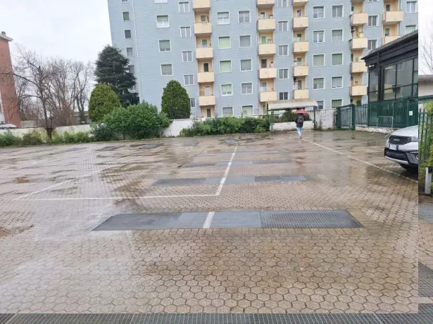 Magazzini E Locali Di Deposito · Milano