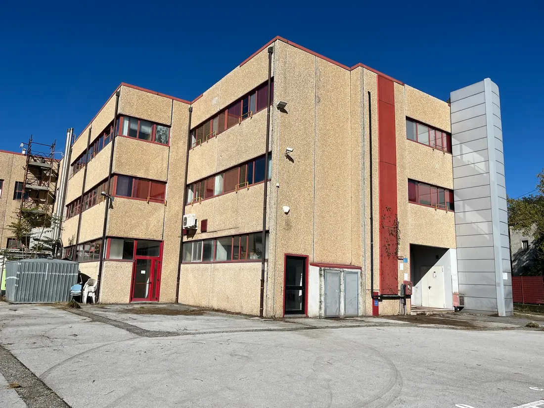 Fabbricati Costruiti Per Esigenze Industriali · La Spezia