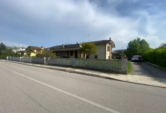 Abitazione Di Tipo Civile · Bagnolo San Vito