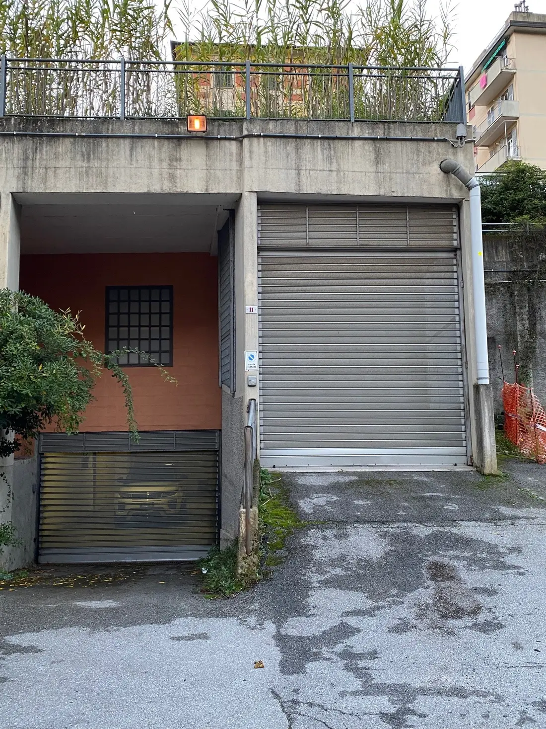 Stalle, Scuderie, Rimesse, Autorimesse · Genova