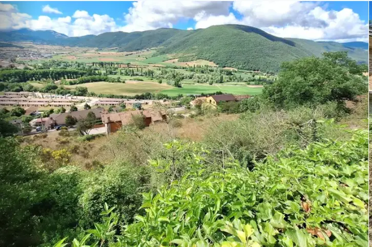 Magazzini E Locali Di Deposito · Norcia