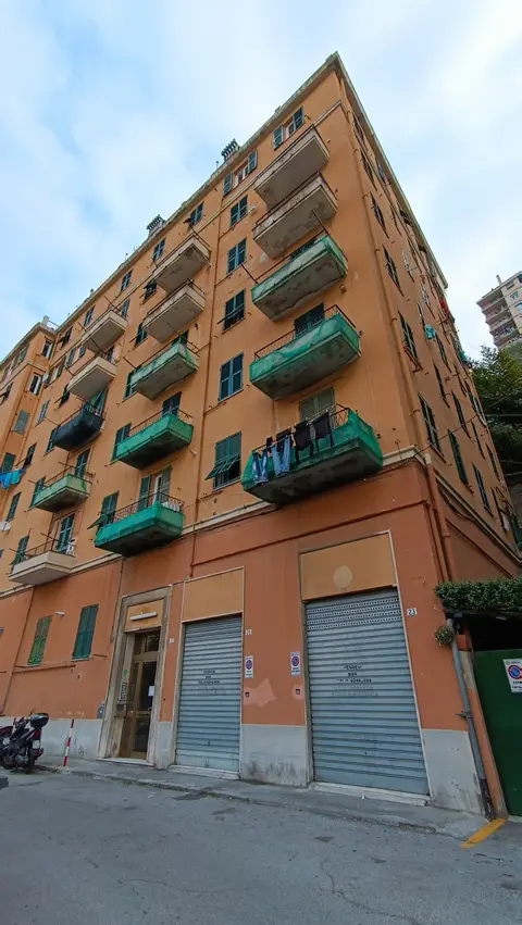 Abitazione Di Tipo Economico all'asta a Genova (GE)