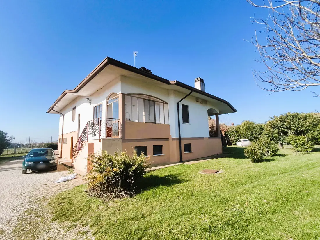 Villa · Santa Maria la Longa