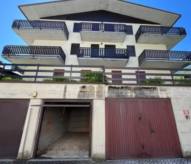 Garage O Autorimessa · Aprica