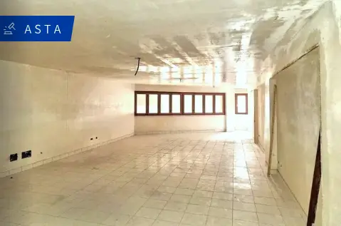 Magazzini E Locali Di Deposito · Carini