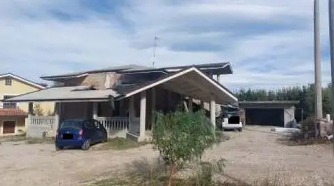 Abitazione Di Tipo Rurale all'asta a Loreto Aprutino (PE)