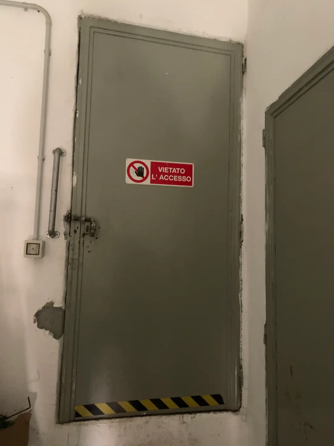 Magazzini E Locali Di Deposito · Strongoli