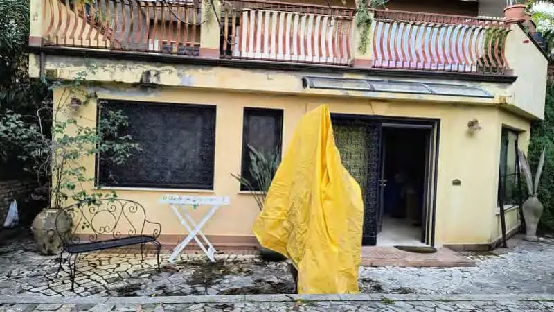 Magazzini E Locali Di Deposito · Rende