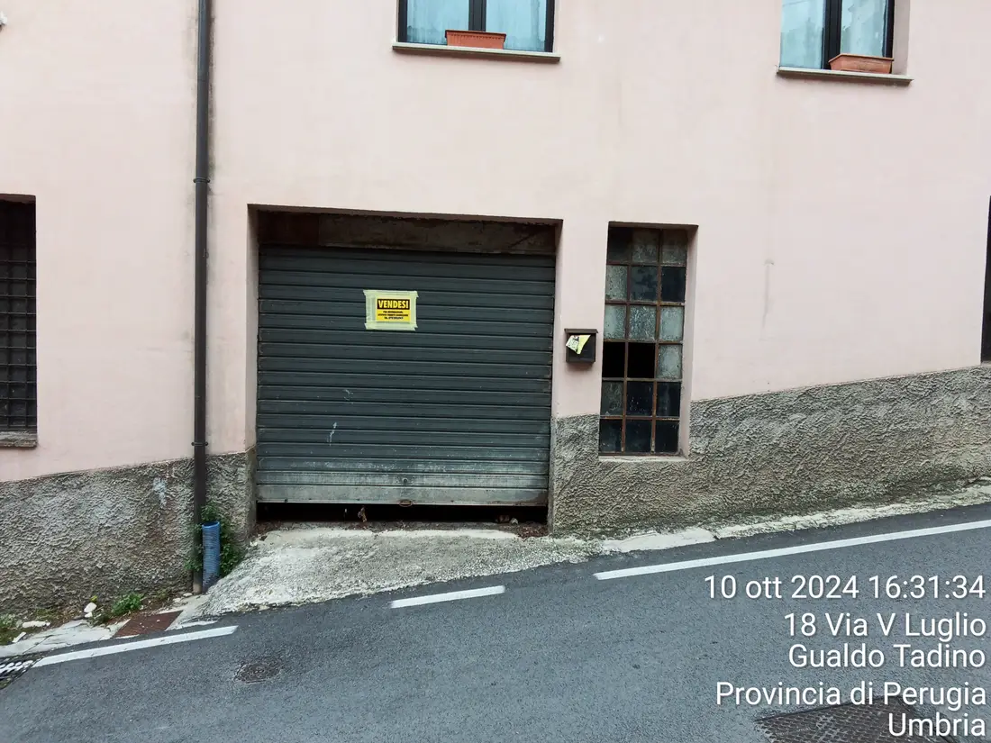 Magazzini E Locali Di Deposito · Gualdo Tadino