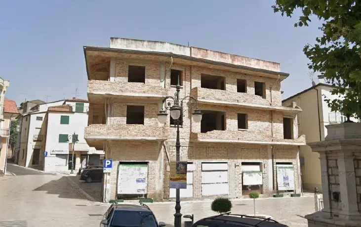 Fabbricati Costruiti Per Esigenze Commerciali · Colle Sannita