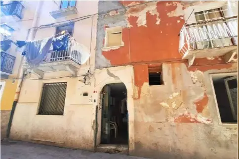 Magazzini E Locali Di Deposito · Trapani