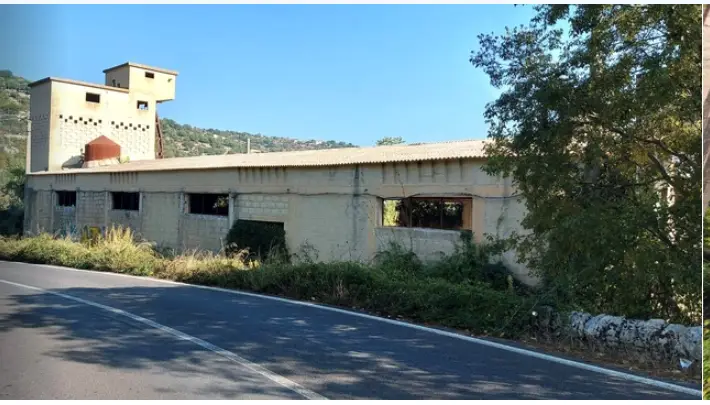 Fabbricati Costruiti Per Esigenze Commerciali · Ragusa