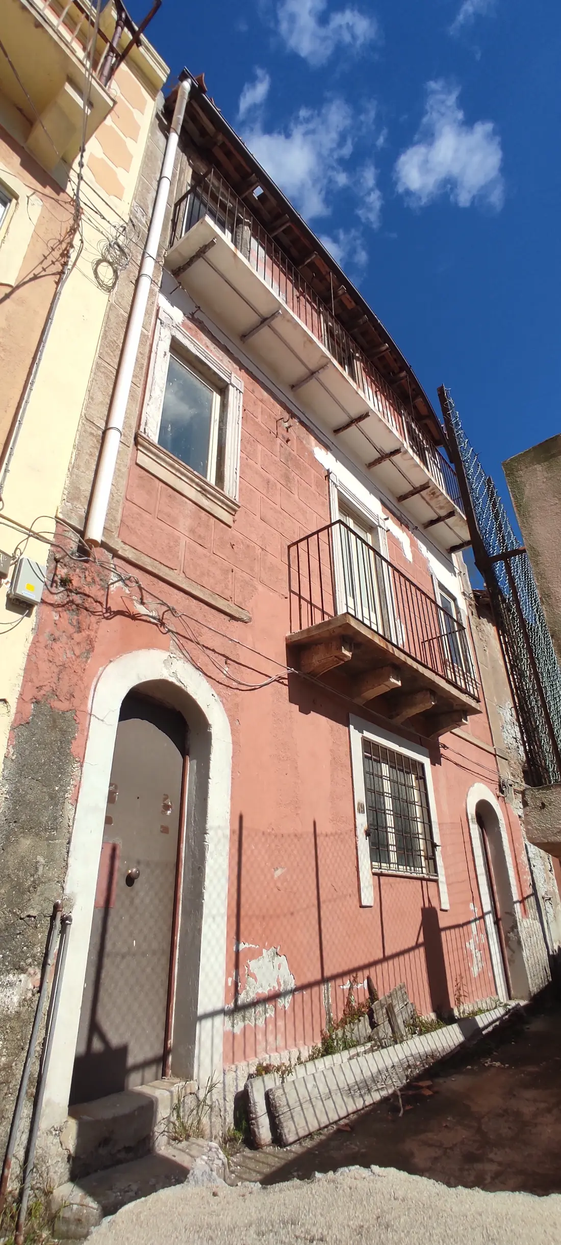 Magazzini E Locali Di Deposito · Messina
