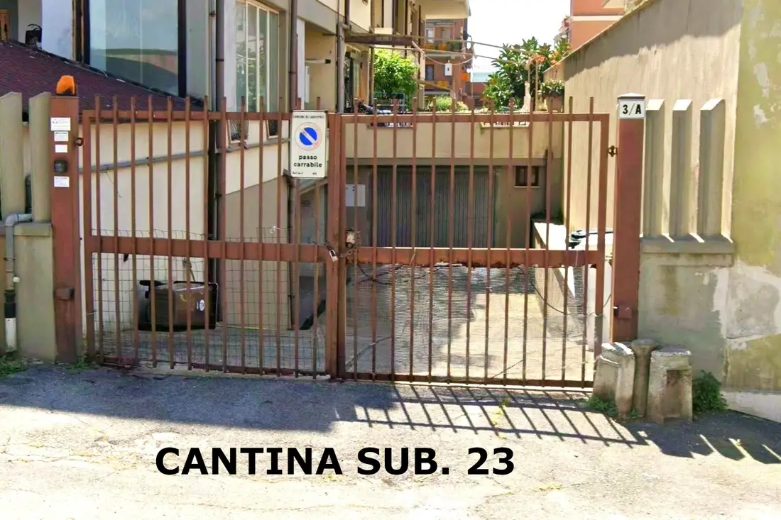 Magazzini E Locali Di Deposito · Ladispoli
