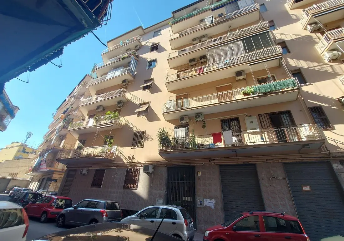 Abitazione Di Tipo Civile · Napoli
