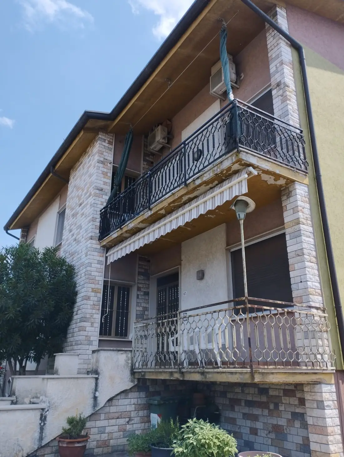 Magazzini E Locali Di Deposito · Castel d'Ario