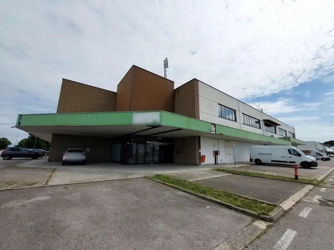 Fabbricati Costruiti Per Esigenze Commerciali · Cervignano del Friuli