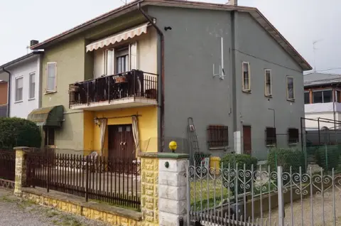 Abitazione Di Tipo Civile all'asta a Suzzara (MN)