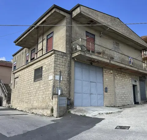 Abitazione Di Tipo Civile all'asta a Monterosso Almo (RG)