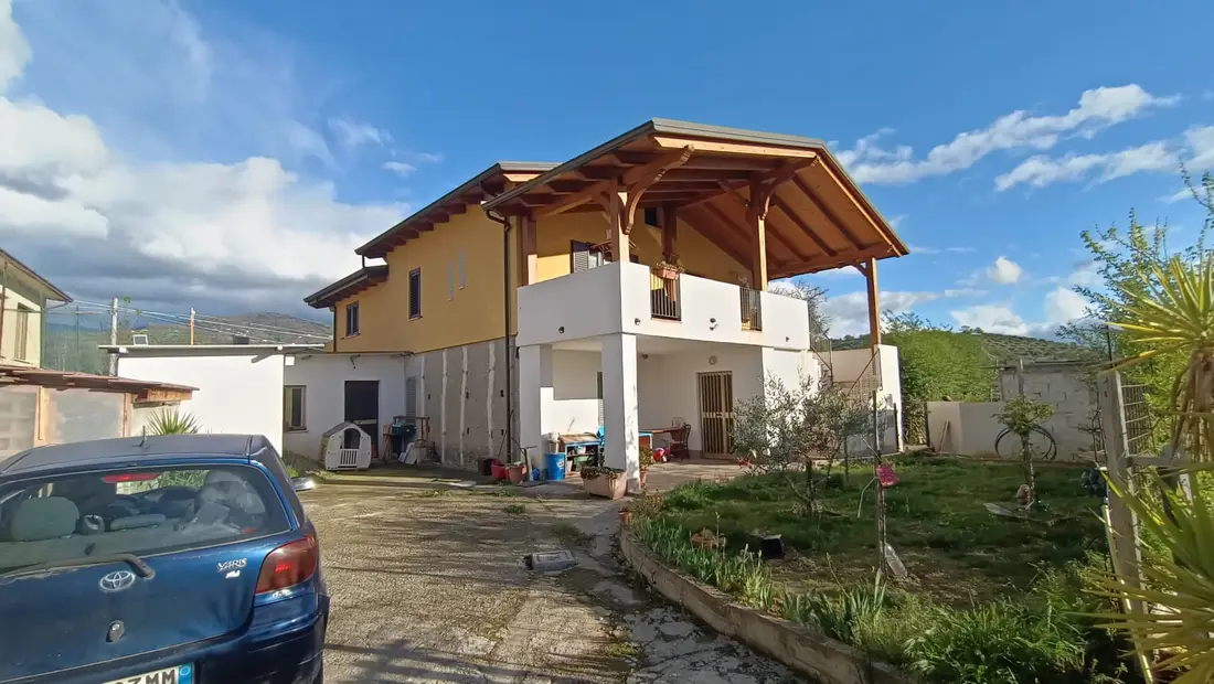 Abitazione Di Tipo Civile · Rose