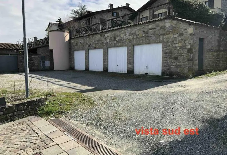 Garage O Autorimessa · Gazzola