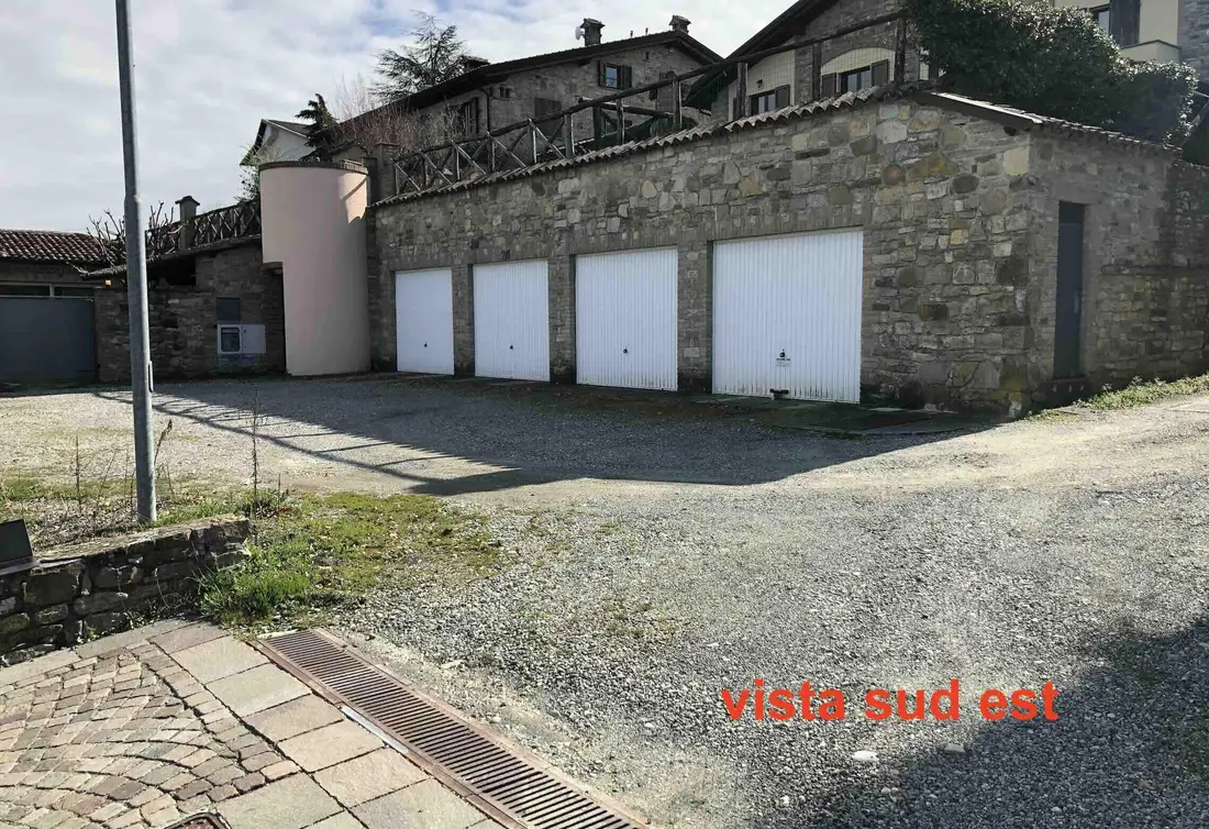 Garage O Autorimessa · Gazzola
