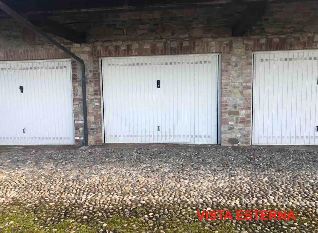 Garage O Autorimessa · Travo