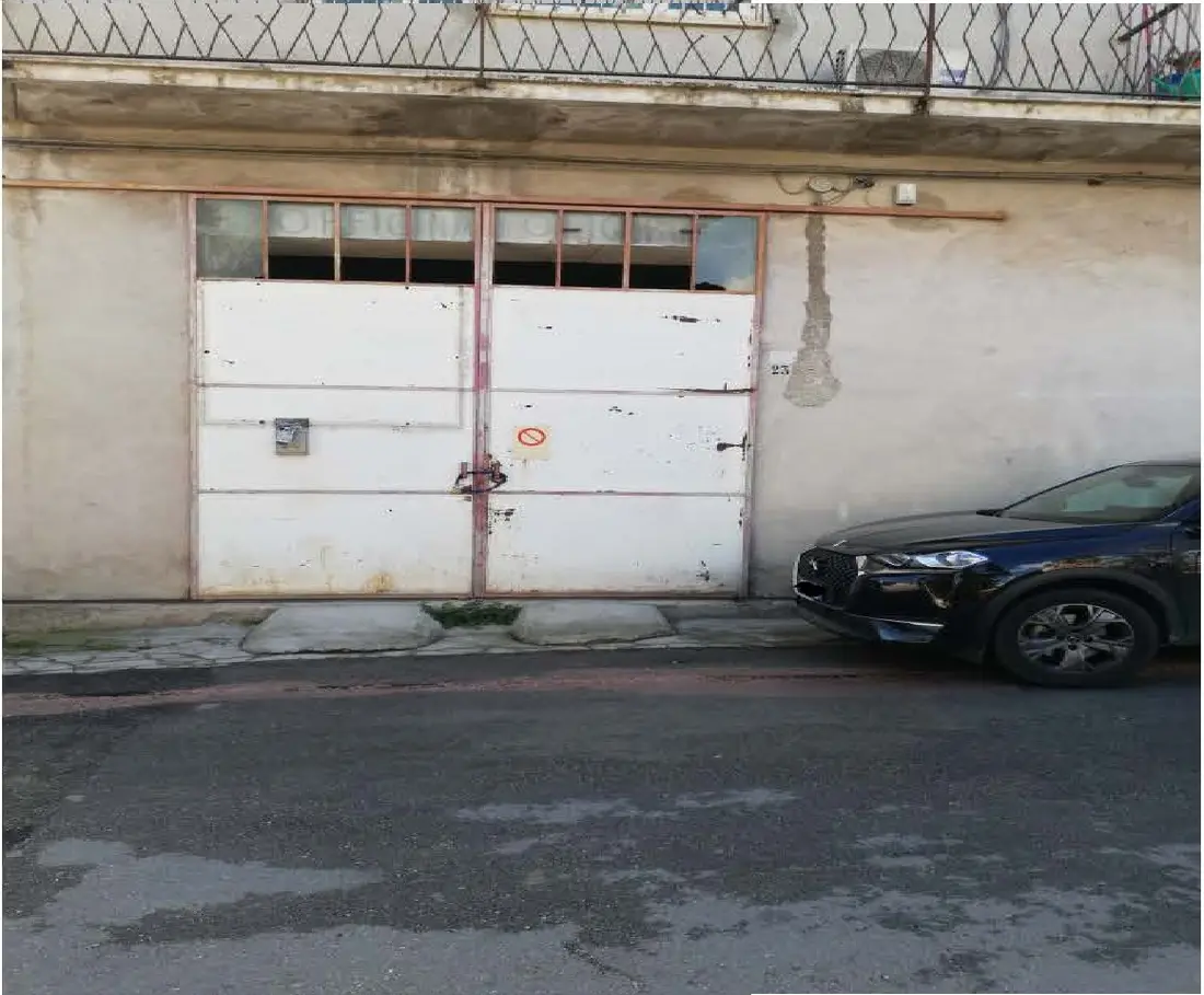 Garage O Autorimessa · Alanno