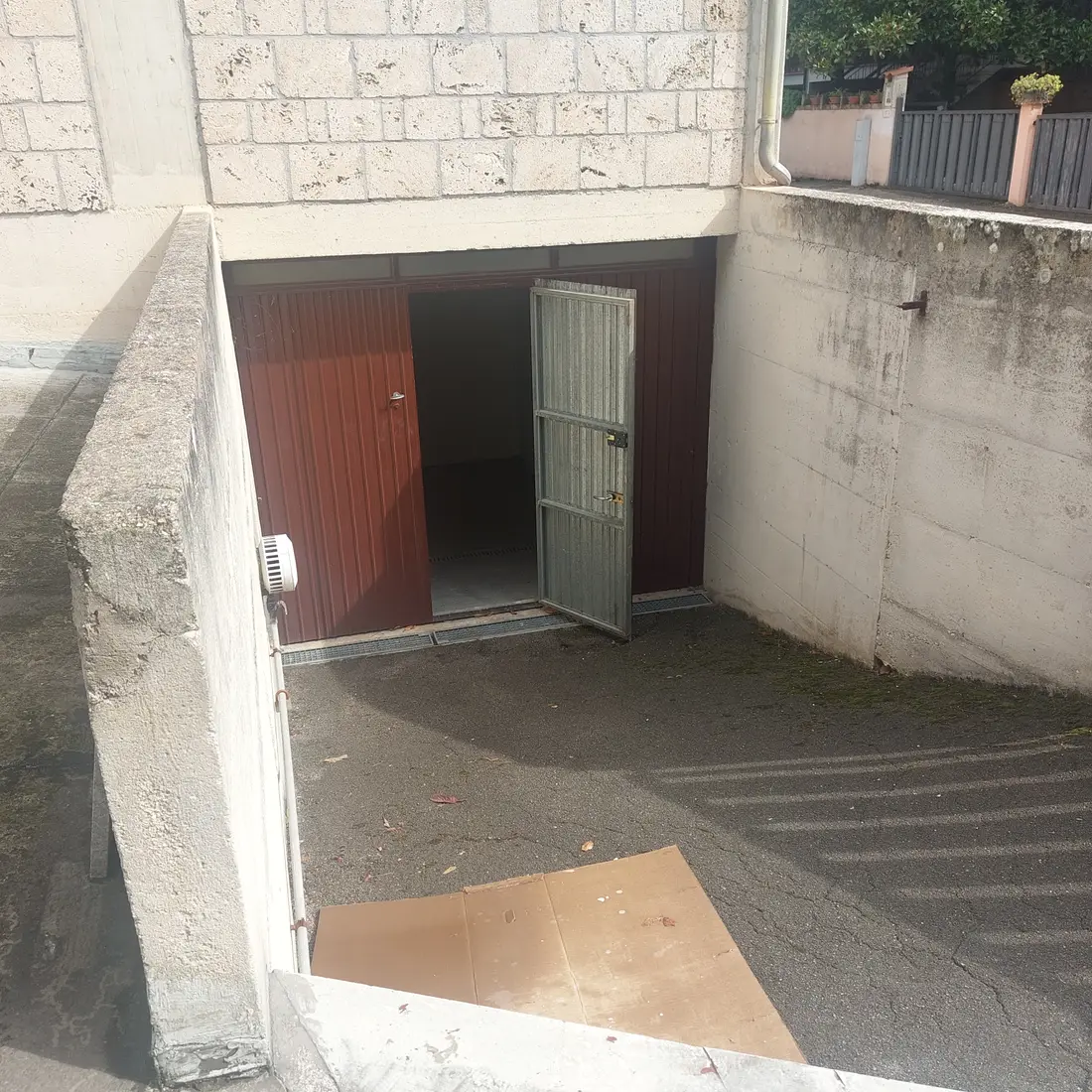 Magazzini E Locali Di Deposito · Terni