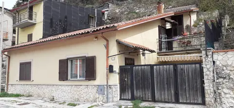 Abitazione Di Tipo Civile all'asta a Capistrello (AQ)
