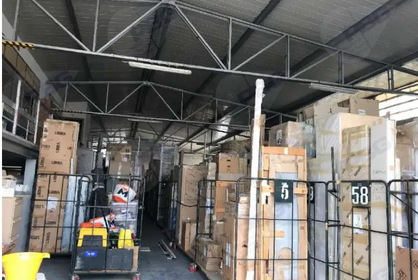 Magazzini E Locali Di Deposito · Roma
