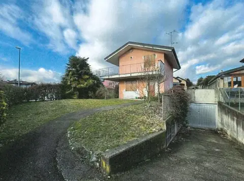 Abitazione In Villini all'asta a Molteno (LC)