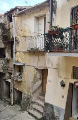 Abitazione Di Tipo Ultrapopolare · Eboli