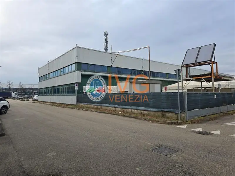 Fabbricati Costruiti Per Esigenze Commerciali · Mirano