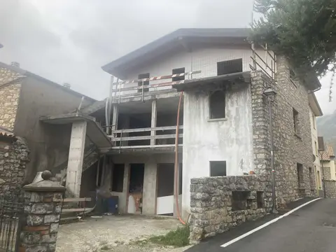 Fabbricato In Corso Di Costruzione all'asta a Parzanica (BG)