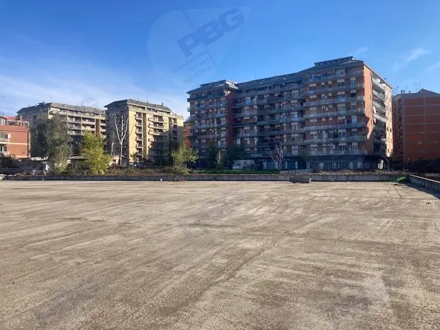 Magazzini E Locali Di Deposito · Roma