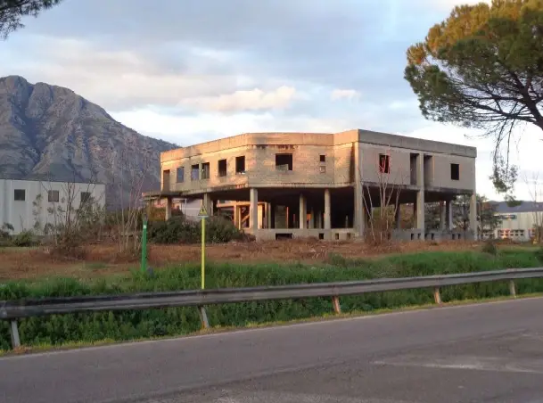 Fabbricati Costruiti Per Esigenze Commerciali · Montesarchio