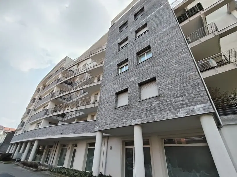 Fabbricati Costruiti Per Esigenze Commerciali · Seregno