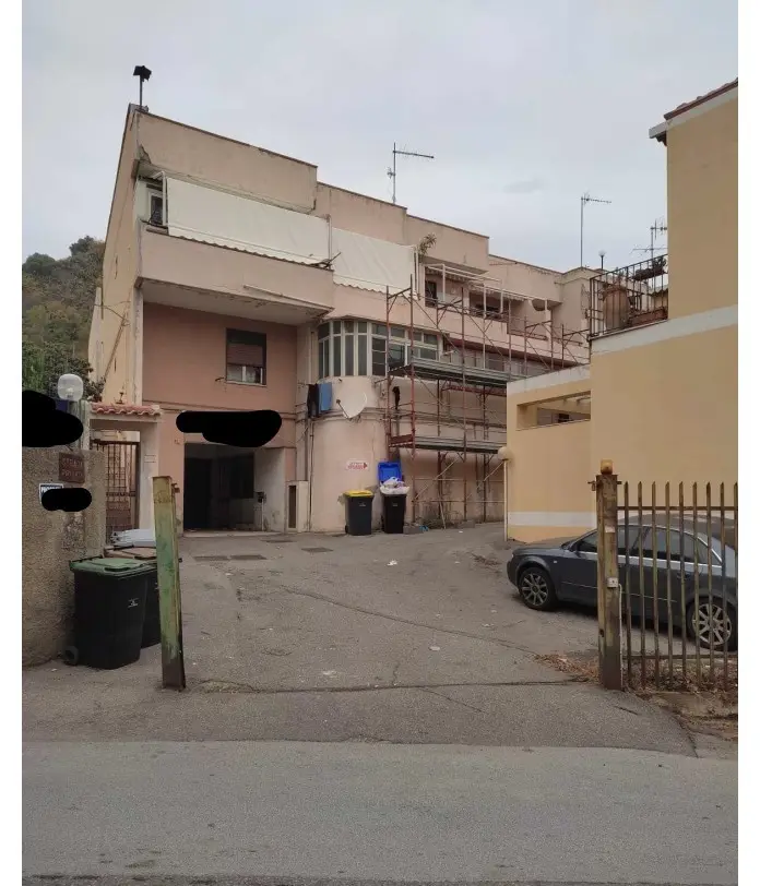 Magazzini E Locali Di Deposito · Messina