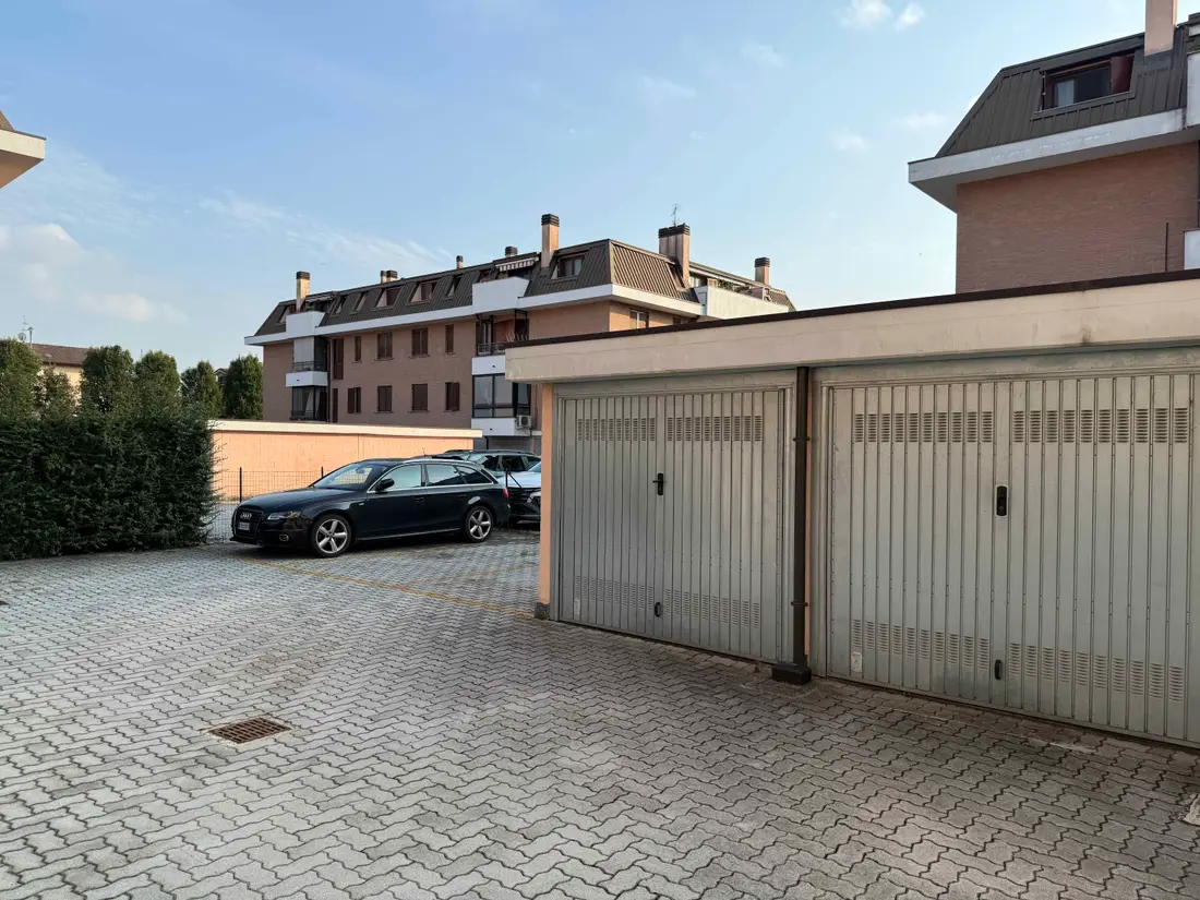Garage O Autorimessa · Carpiano