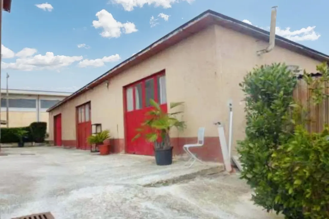 Magazzini E Locali Di Deposito · Montecassiano