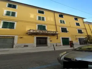 Abitazione Di Tipo Popolare · Carrara