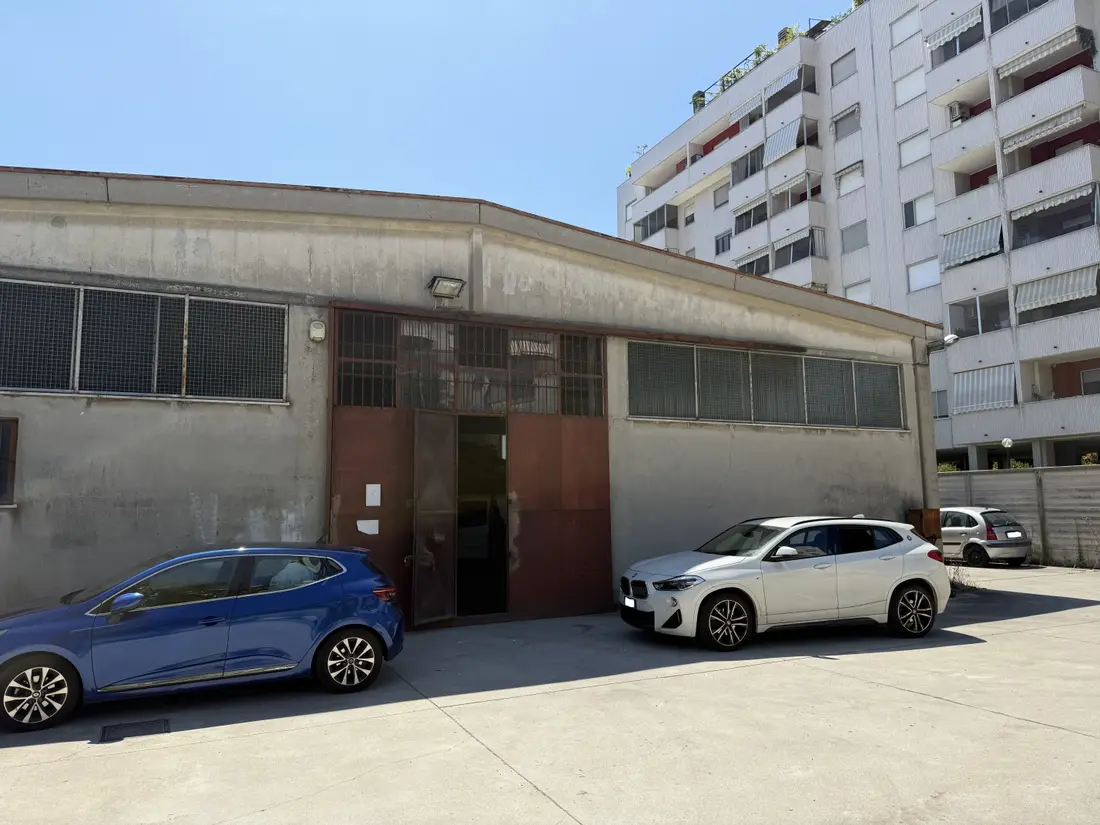 Fabbricati Costruiti Per Esigenze Commerciali · Pieve Emanuele