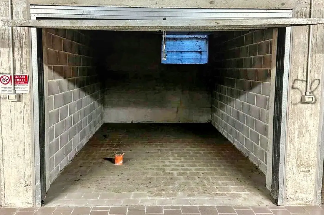 Posto Auto · Jesi