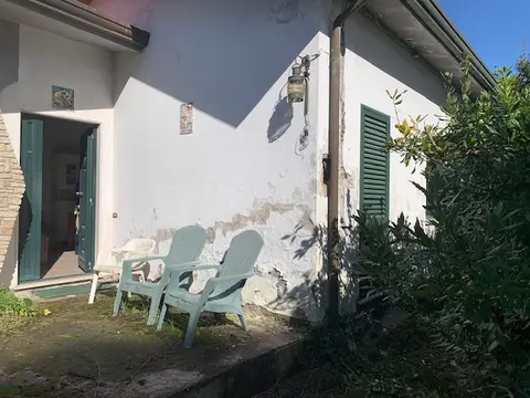 Abitazione Di Tipo Economico all'asta a Montignoso (MS)