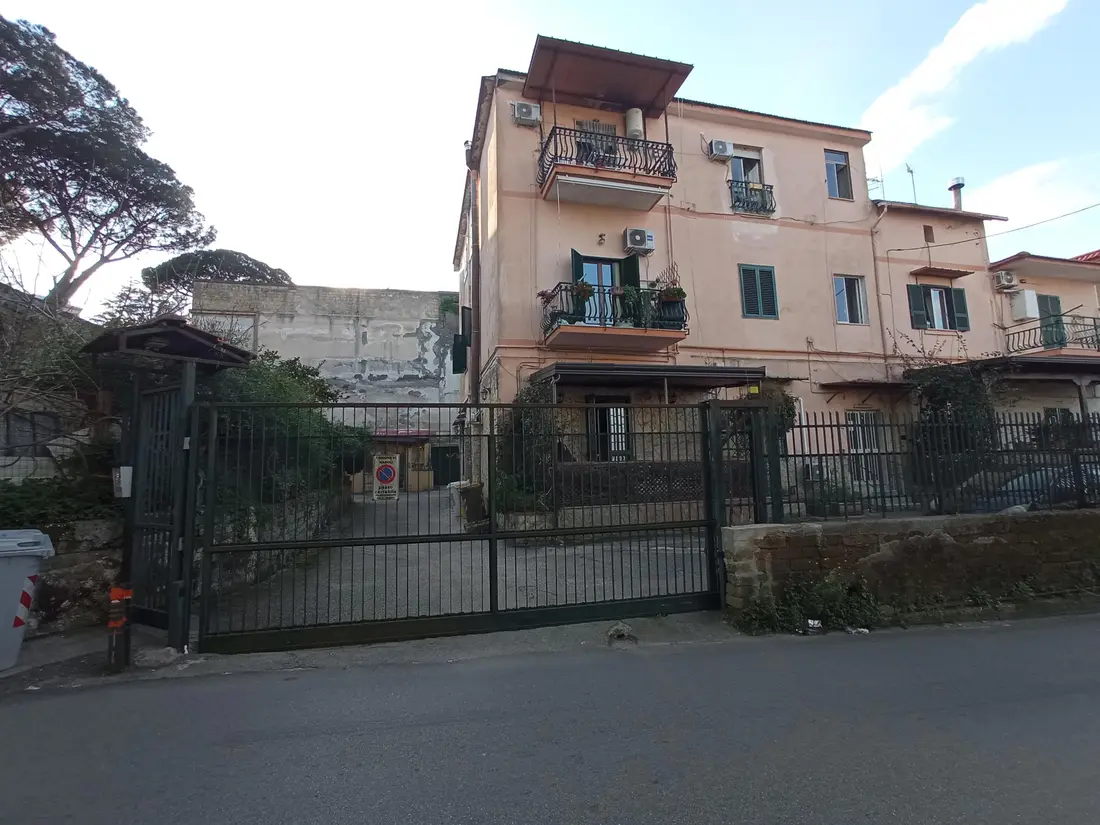 Abitazione Di Tipo Civile · Napoli