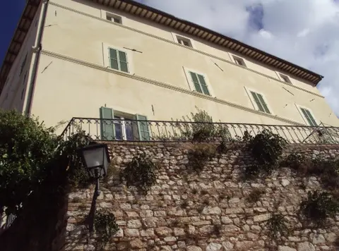 Castelli, Palazzi Di Eminenti Pregi Artistici all'asta a Trevi (PG)